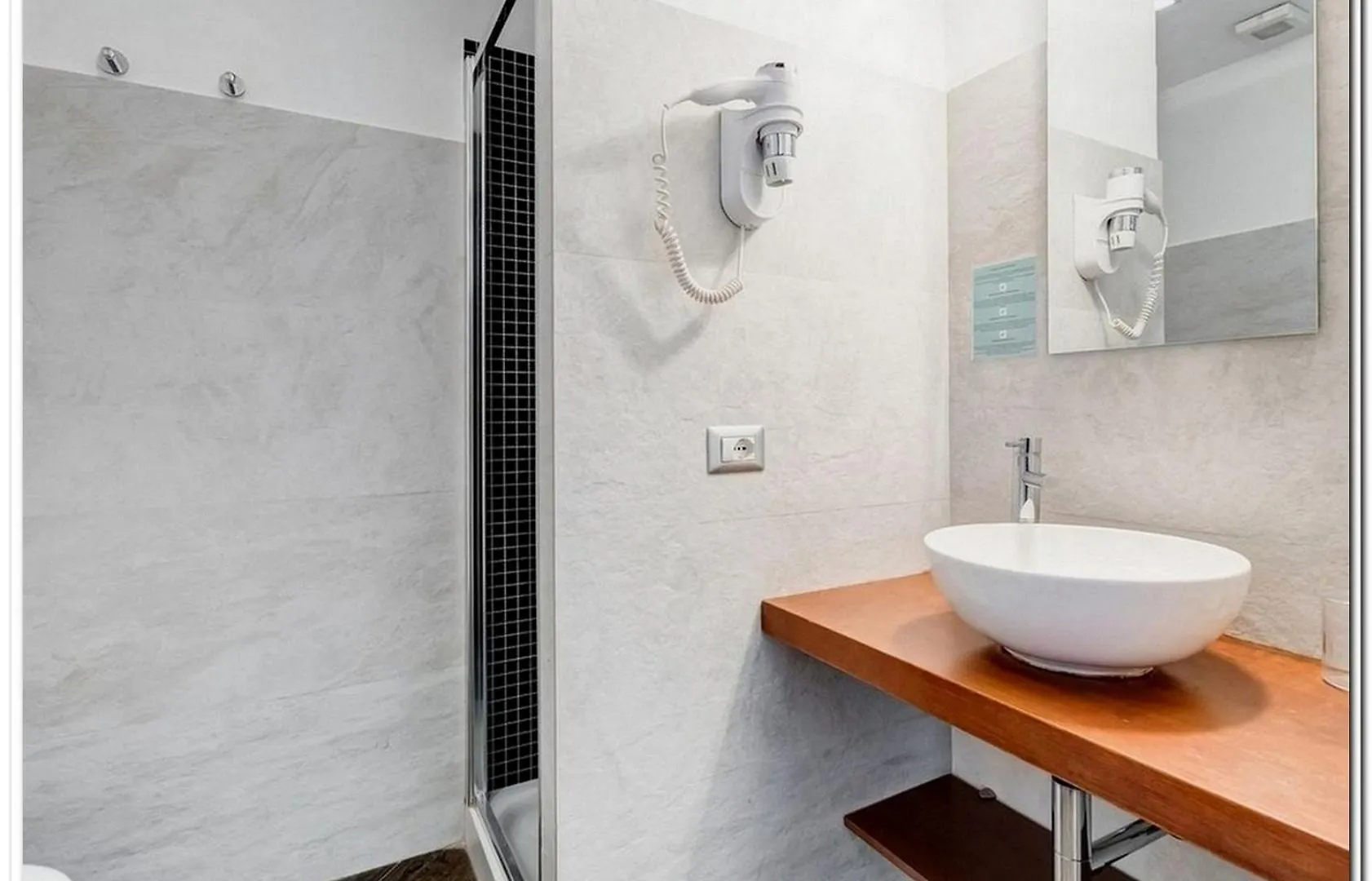 Apartment In Milano-Checkprofile