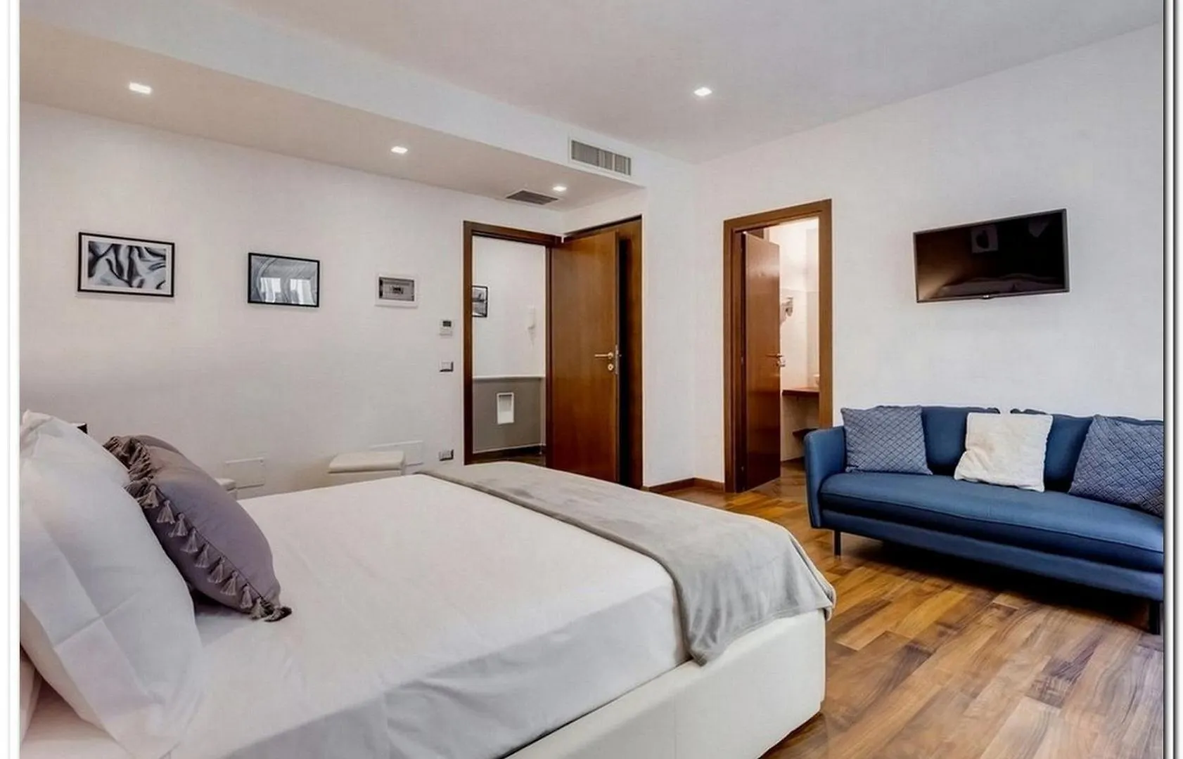 Apartment In Milano-Checkprofile